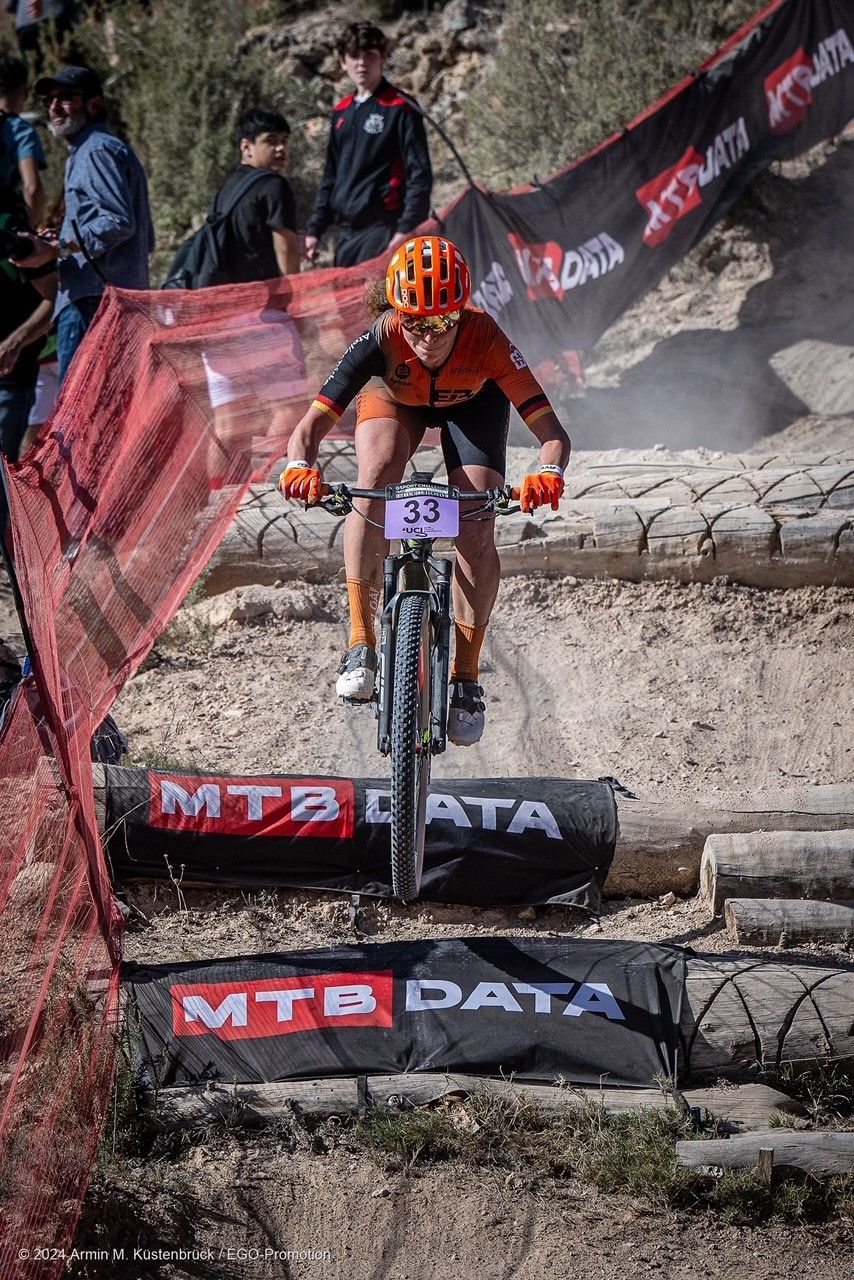 Elisabeth Brandau im Renneinsatz auf dem Mountainbike